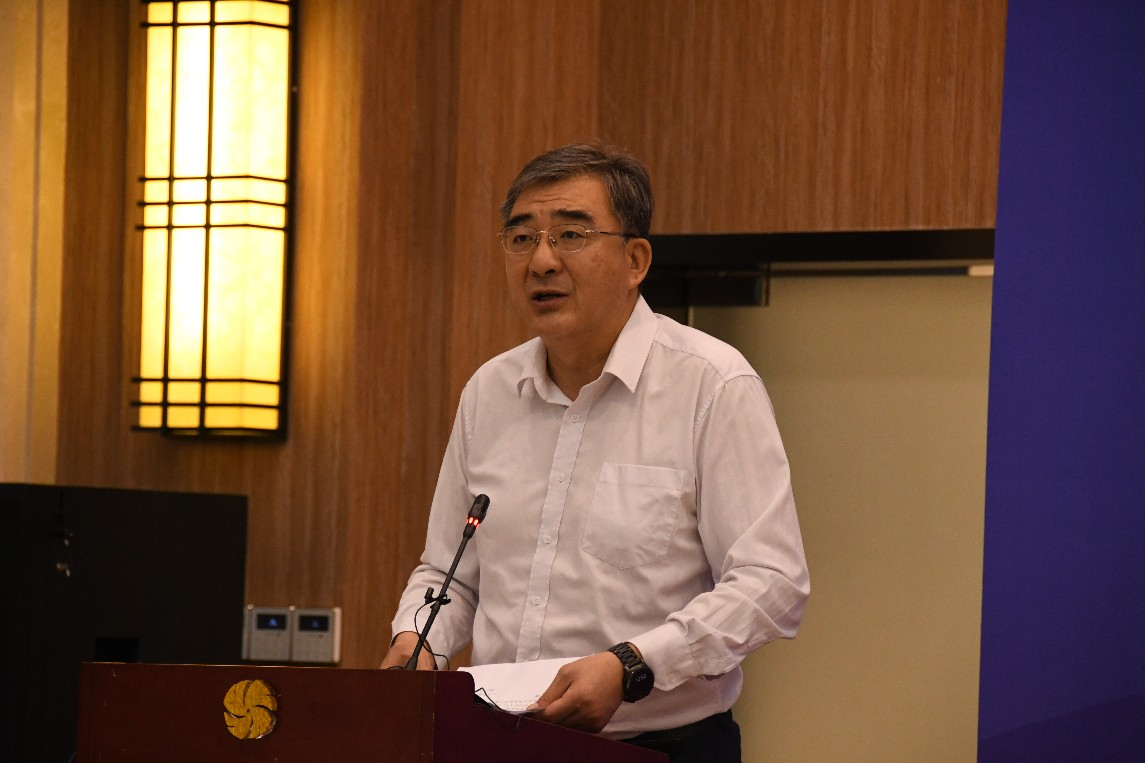 人力資源社會保障部職業能力建設司司長劉康宣讀人力資源和社會保障部表彰決定暨第一屆、第二屆全國電子信息服務職業技能競賽全國技術能手名單_gaitubao_1145x763.jpg